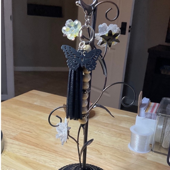 🦋Silver Keychain/Purse Clip with Leather Tassel, Leather Butterfly,Wood Bead - Picture 3 of 5